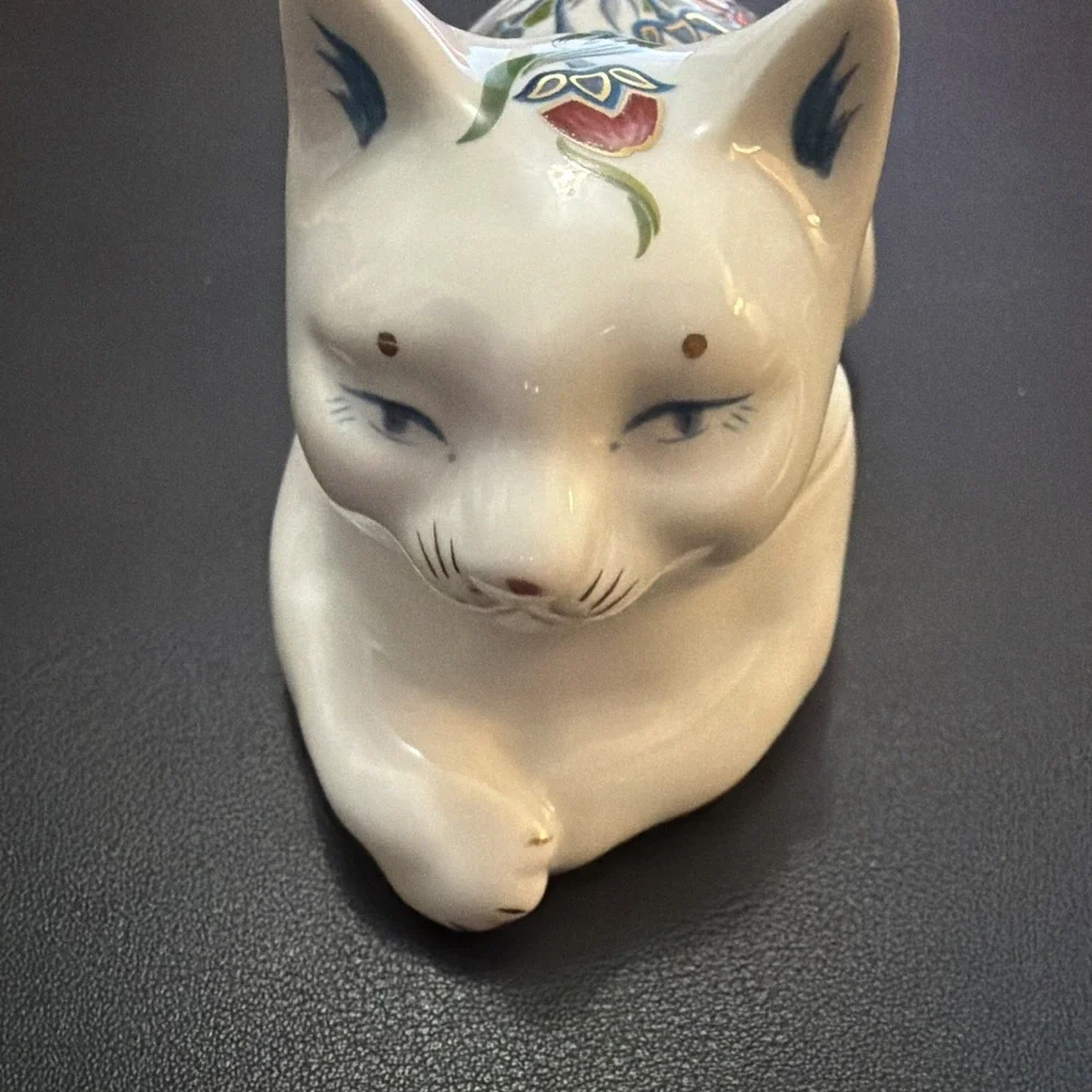 Vintage Elizabeth Arden Porcelain Floral Cat Candle Trinket Box Made in Japan